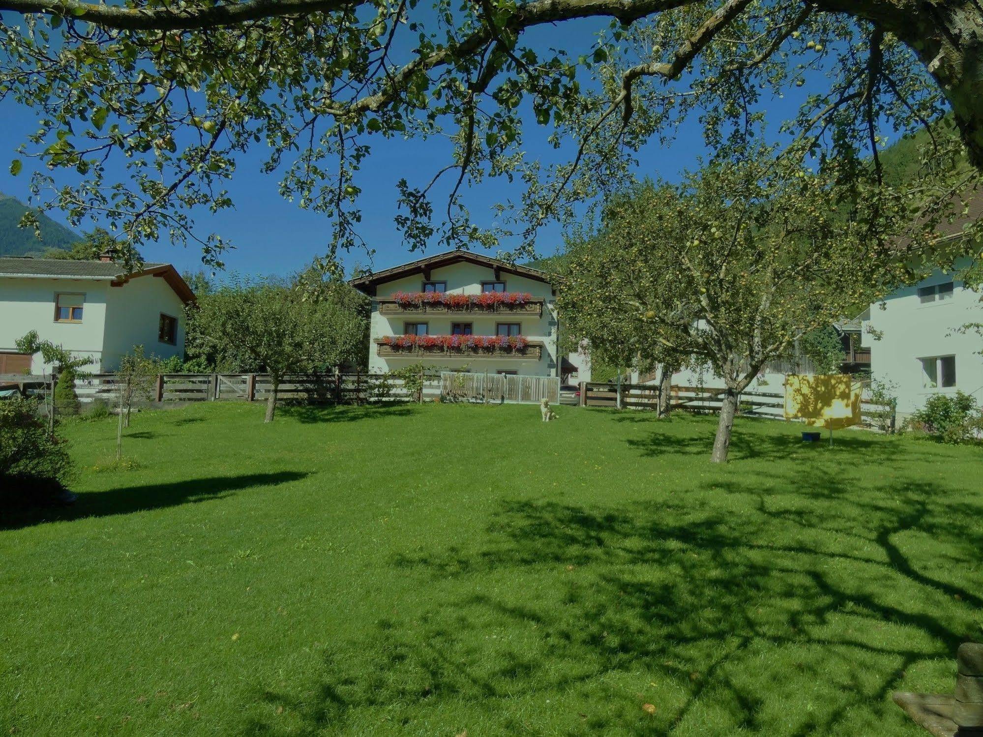 Gaestehaus Zwischenberger Obervellach Buitenkant foto